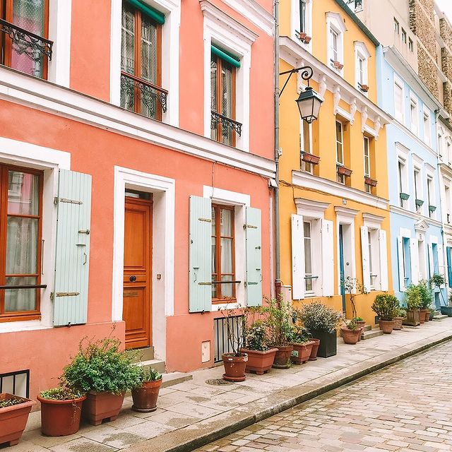 A corner away from the hotel, 9Hotel Bastille-Lyon, is one of the most beautiful Parisians' streets: Rue Crémieux
It is a quiet and colorful little street, that has to be seen
.
A quelques mètres de l'hôtel, 9Hotel Bastille-Lyon, se trouve l'une des plus belles rues de Paris : la rue Crémieux
Une petite rue colorée et silencieuse, qui vaut le détour
.
.
.
#9hotelcollection #9hotelbastillelyon #paris #france #street #colorful #crémieux #quite #peace #blue #yellow #corail #plants #parisianstreet #architecture #design