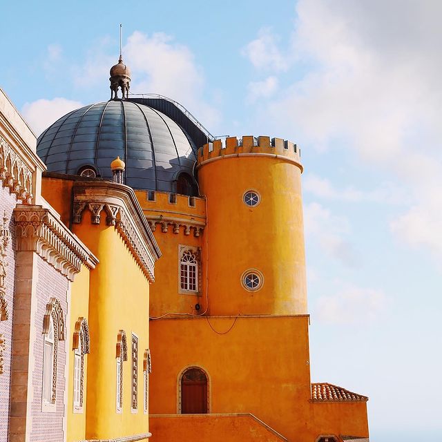 Travelling through images: 30 min away from Lisbon is Sintra, a beautiful city, full of history and breathtaking castles. A must see .
Voyage en image : A seulement 30 min de Lisbonne se trouve Sintra, une ville belle à en couper le souffle, pleine d'histoire et de merveilleux chateaux
.
.
.
#Lisbon #sintra #portugal #castle #colorful #visitportugal #travel #tourist #yellow #landscape #9hotelcollection #sky #view #mustsee #architecture #architecturephotography