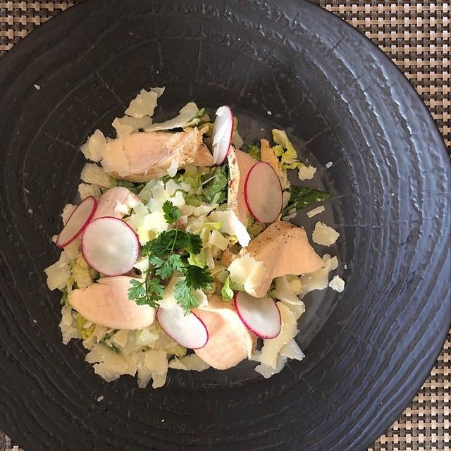 🍴🥗 Salade César de l’Aventure 🥗🍴 #aventurecourchevel #laventure #courchevel #courchevel1850 #maisontournier #maisontournierstyle #restaurant #luxury #theplacetobe #courchevelcenter #lovethisplace #mountainlife #dinner #lunch #thisiscourchevel #nightclubcourchevel