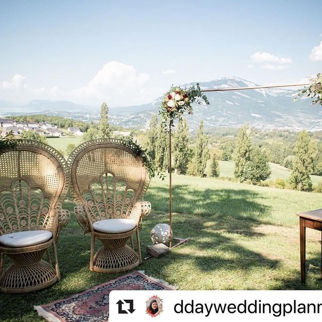 #Repost @ddayweddingplannersuisse • cette #vue est incroyable pour votre #ceremonielaique • #weddingceremony #mariage #mariagegeneve #mariagelausanne #mariagechambery #mountainview #bestview