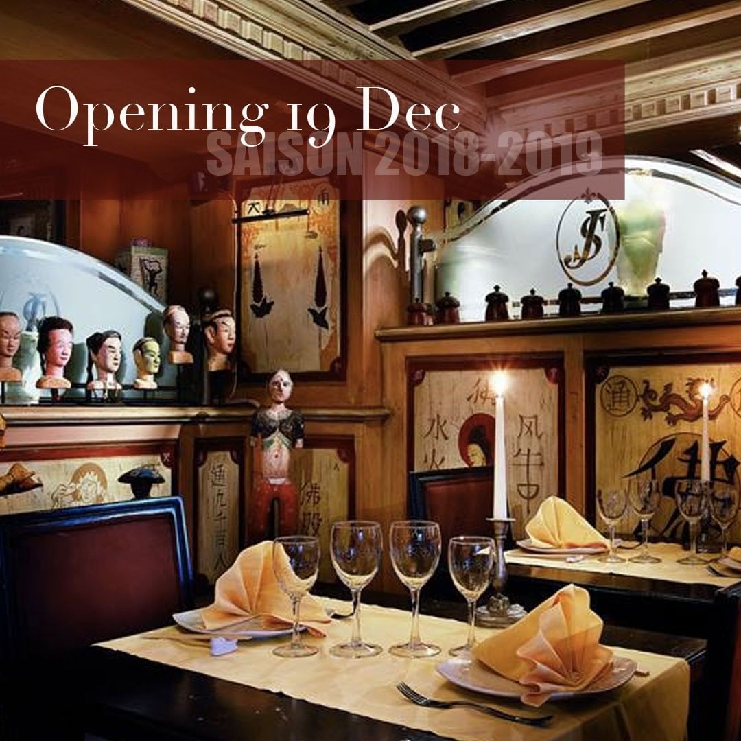 La Porte de l’Orient à Courchevel à l’hôtel Saint Joseph. Déco rappelant le Shangaï des années 30 et, en cuisine, tout le talent de Monsieur Koy, passé maître dans l’art délicat des saveurs exotiques.
Ses secrets : le canard croustillant pékinois, ses soupes et salades japonaises, la marmite de fruits de mer au curry rouge ou encore ses fameuses larmes du tigre... Réservation au : +33 (0)4 79 08 42 97
Located in the heart of the Saint Joseph hotel, Le Grand Café welcomes you in the spirit of the early 1930 Shangaï style. Reservation at :+33 (0)4 79 08 42 97
#restaurantcourchevel #courchevel #legrandcafe