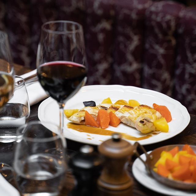 White meat, red wine at #restaurantbachaumont