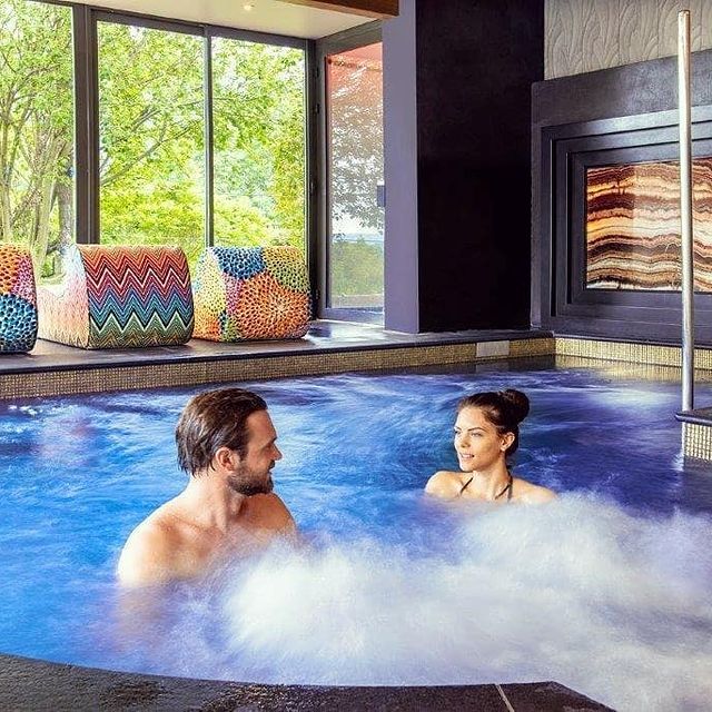 Offre de réouverture ☀️ Découvrez notre nouveau soin au miel, à l'huile sèche @apicia_fr, aux pouvoirs nourrissant, anti oxydant et revitalisant !
Réservez en ligne sur le site du Spa spa-annecy.com
Le port du masque est obligatoire
.
.
.
#lestresoms #hotel #restaurant #spa #bar #lacannecy #annecylake #annecy #savoiemontblanc #ilakeannecy #annecytourisme #annecyfrance #weekend #weekendannecy #villeannecy #hotelannecy #hotelavecvue #cuisine #gastronomie #massage #detente #apicia #miel #ruche