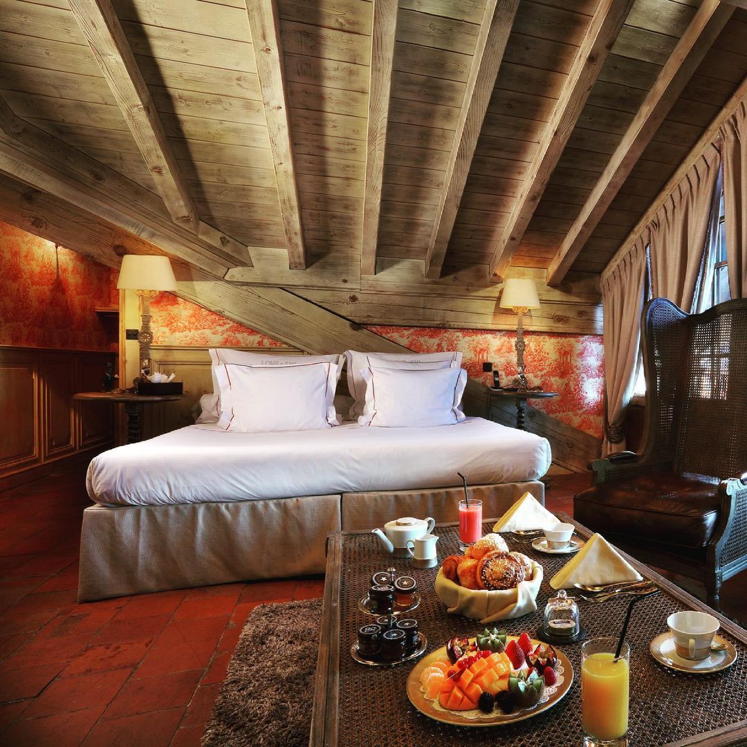 🌟 Situé au cœur de Courchevel 1850, ce bel établissement, authentique et élégant, raconte la montagne autrement. S’il a conservé le meilleur des matériaux d’antan, il sait aussi faire preuve de raffinement et de douceur au quotidien. Le Saint Joseph se déploie en 10 chambres, 4 suites et 2 élégants appartements de 320 m2 : Le Saint Nicolas et Le Saint Amour.
@saint_joseph_courchevel
☎ +33 (0)4 79 08 16 16
🌐 www.lesaintjoseph.com
✉ info@lesaintjoseph.com
#lesaintjoseph #lesaintjosephcourchevel #saintjoseph #courchevel #courchevel1850 #bestcustomerservice #hotelcourchevel #besthotelcourchevel #saintjoexperience #thisiscourchevel #boutiquehotel #experiencecourchevel #maisontournier #maisontournierstyle #saintjo #hotel #mountainslife#luxuryhotel #interiordesign#resort #hoteldesign #design #photography #luxurytravel#magicwinter #winter2021 #beautifuldestinations #beautifulplace #beautifulcourchevel