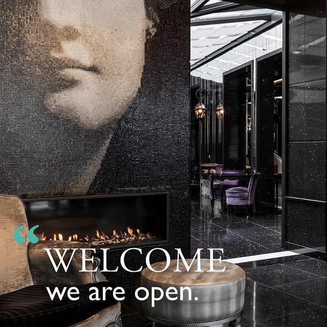 · WELCOME BACK ·
Nous sommes heureux de vous annoncer notre réouverture !
Situé au cœur de Paris, faîtes du shopping pour les fêtes de fin d'année à deux pas de notre Maison 5* : Galeries Lafayette, Printemps, Rue Saint-Honoré, Place Vendôme, Avenue Montaigne... Suivez notre guide "SHOPPING" !
-
#Paris #Hôtel #Shopping #Noel #Guide
