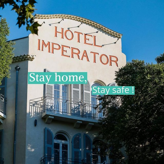 · Stay home, Stay safe ·
Suite aux annonces gouvernementales, notre Maison ferme ses portes, le temps que la situation s'améliore.
Cependant, continuez de savourer la cuisine de Pierre Gagnaire & Nicolas Fontaine, les vendredis et samedis soirs, grâce à notre menu livré et à emporter (sur réservation) !
-
#maisonalbarhotels #casuallyluxurious #imperator #nimes #southoffrance #visitfrance #smallboutiquehotels #fivestarhotel #cosyplace #travel