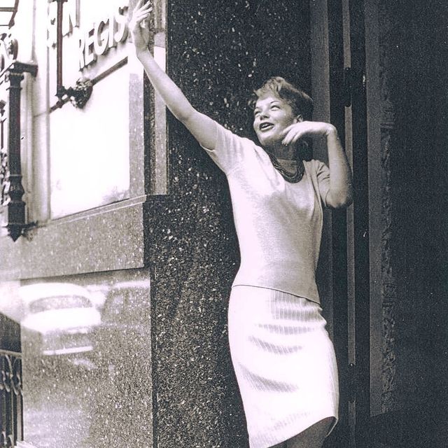 She was one of our regular guests and we were one of her numerous admirers.
Today, September 23rd, Romy Schneider would have been 82.
With her elegance and spontaneity, she poses here, radiant, in front of the entrance of the San Regis.
❤️❤️❤️
Elle faisait partie de nos habitués et nous faisions partie de ses admirateurs.
Romy Schneider aurait fêté ce mercredi 23 septembre ses 82 ans.
Avec son élégance et sa spontanéité, elle pose ici, radieuse, devant l'entrée du San Régis.
❤️❤️❤️
#sanregisparis #romyschneider #tribute #memory #icone #happybirthday #exclusiveguests
#exclusiveplace #familyhome #history #authenticity #authenticparis #nostalgia