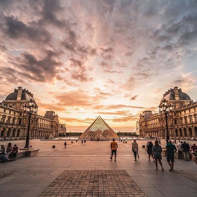 Considered to be one of the largest museums in the world, the Louvre Museum is also one of the busiest. Let's take advantage of this strange time to review the classics... The Louvre now regulates its frequentation. Less crowded, visitors can enjoy stunning views of the pyramid, the Cour Carrée and the Seine.
°
°
°
Beautiful picture by @morganplr
#travel #discovery #classic #art #museum #culture #louvre #louvremuseum #louvremuseum