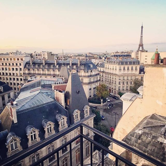 Need to escape has never been so great... Let's dream... ✨
Thank you @stephaniecolpron for this inspiring picture and great souvenir from our Terrace Junior Suite
@smallluxuryhotels @parisjetaime
°
°
°
#SanRegisParis #privatehome #homelikehotel #boutiquehotelparis #parisview #eiffeltowerview #privatebalcony #topparisphoto #topparishotels #visitparis #ForbesTravelGuide